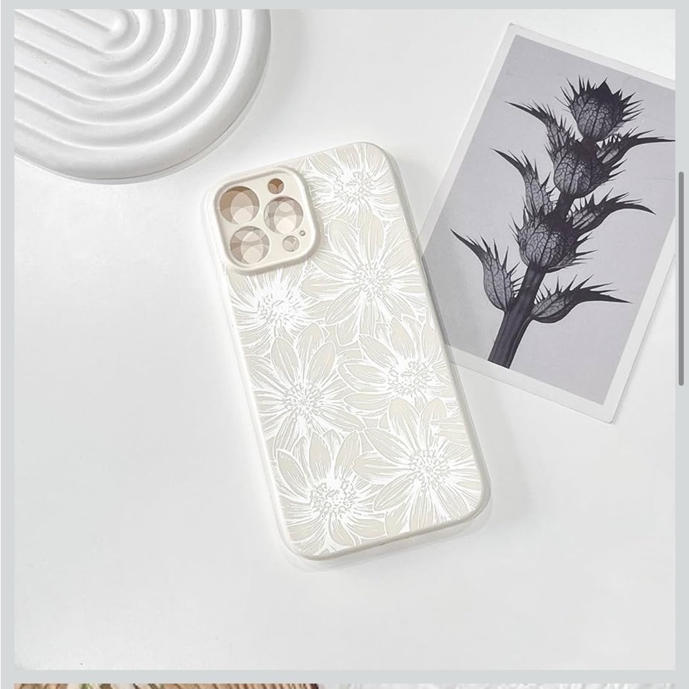 New! 3D Daisy Flower Phone Case | iPhone 12 Pro